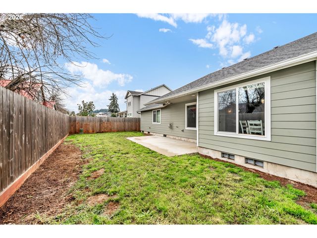 632 N 5TH St, Creswell, OR 97426