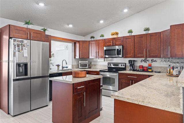 2915 NW 95th Ave, Coral Springs, FL 33065