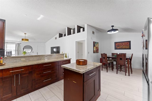 2915 NW 95th Ave, Coral Springs, FL 33065