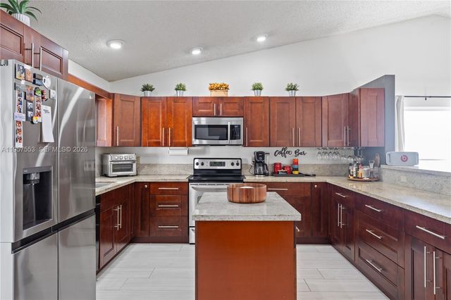 2915 NW 95th Ave, Coral Springs, FL 33065