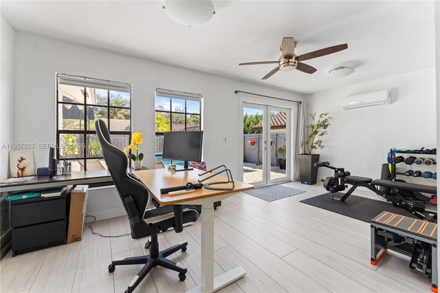 2915 NW 95th Ave, Coral Springs, FL 33065