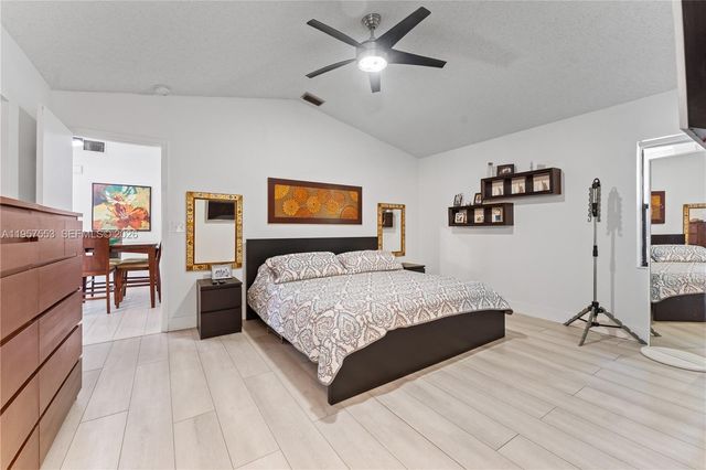 2915 NW 95th Ave, Coral Springs, FL 33065