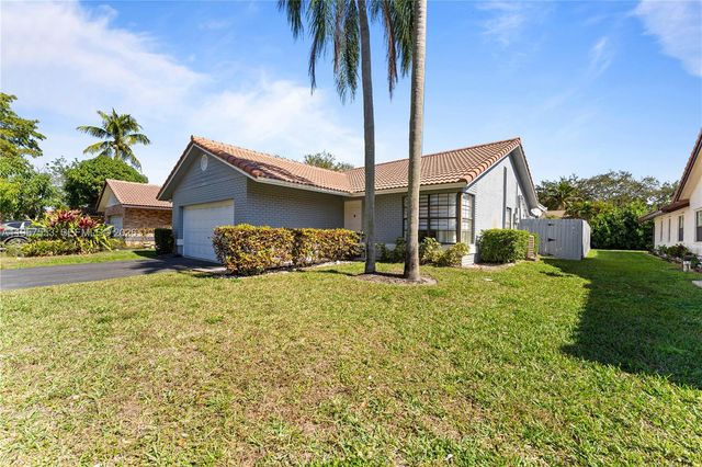 2915 NW 95th Ave, Coral Springs, FL 33065