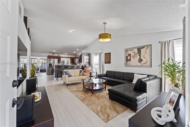 2915 NW 95th Ave, Coral Springs, FL 33065