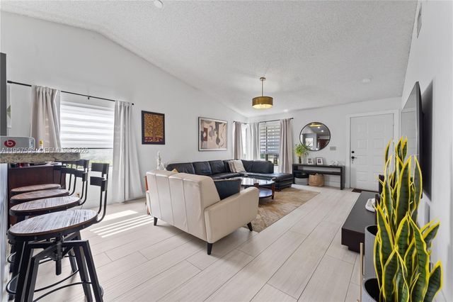 2915 NW 95th Ave, Coral Springs, FL 33065