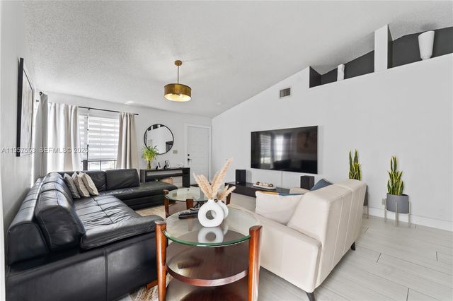 2915 NW 95th Ave, Coral Springs, FL 33065