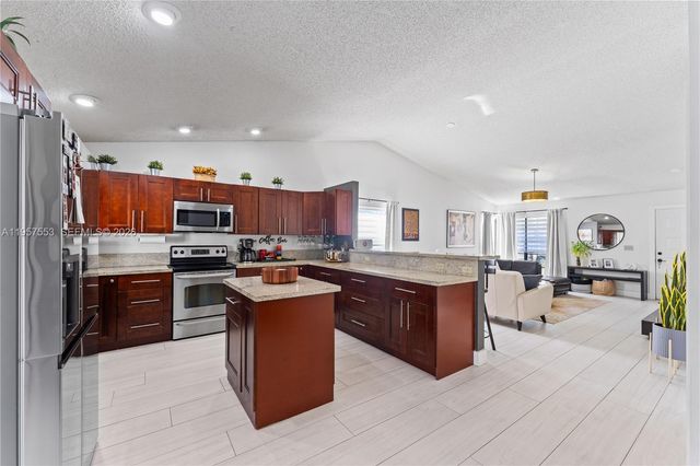 2915 NW 95th Ave, Coral Springs, FL 33065