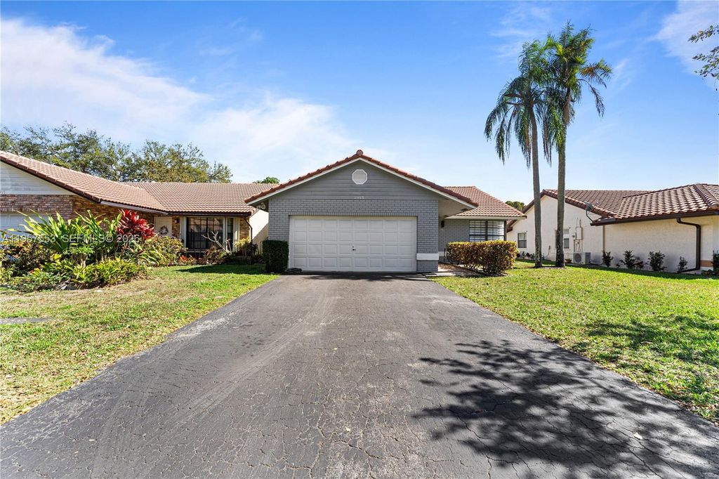 2915 NW 95th Ave, Coral Springs, FL 33065