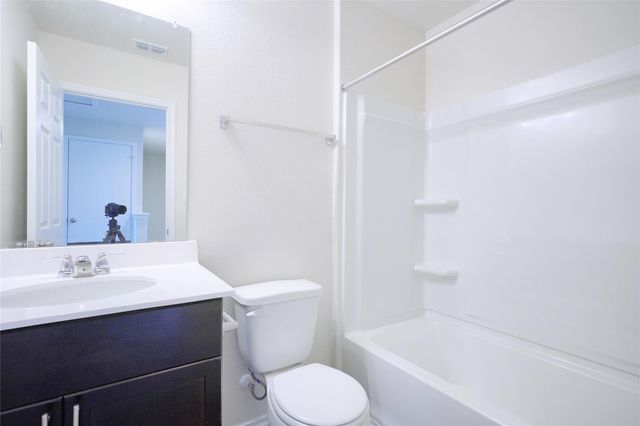 384 Papaya DR, Buda, TX 78610