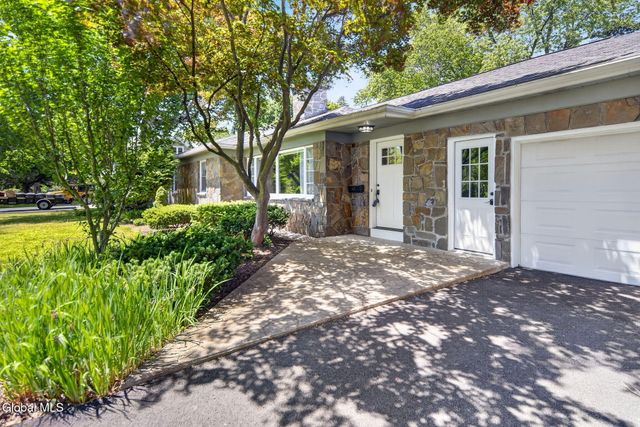10 Willo Lane, Colonie, NY 12211