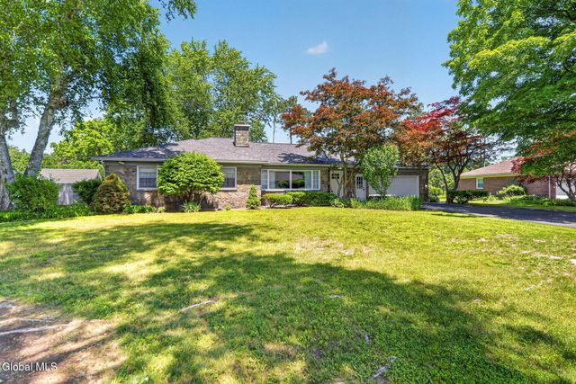 10 Willo Lane, Colonie, NY 12211
