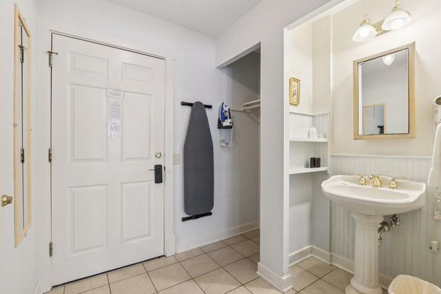 4200 West End ROAD, Lake Geneva, WI 53147
