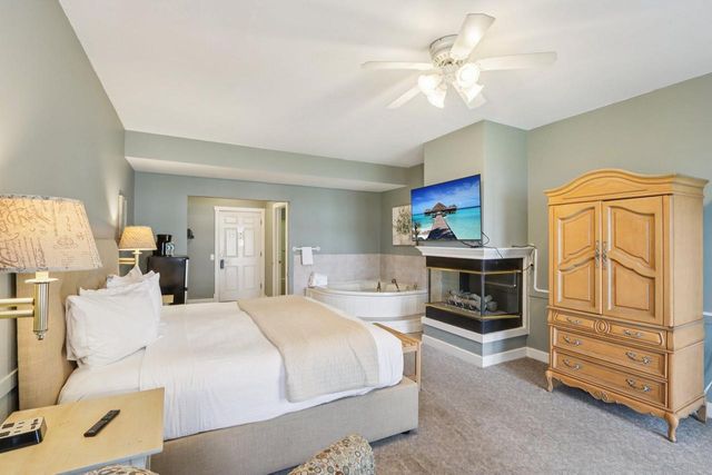 4200 West End ROAD, Lake Geneva, WI 53147