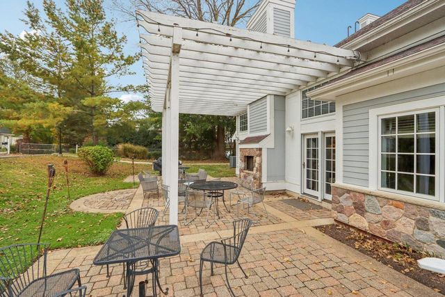 4200 West End ROAD, Lake Geneva, WI 53147