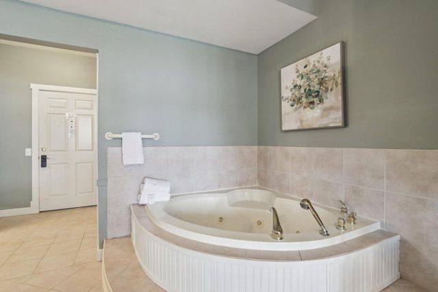 4200 West End ROAD, Lake Geneva, WI 53147