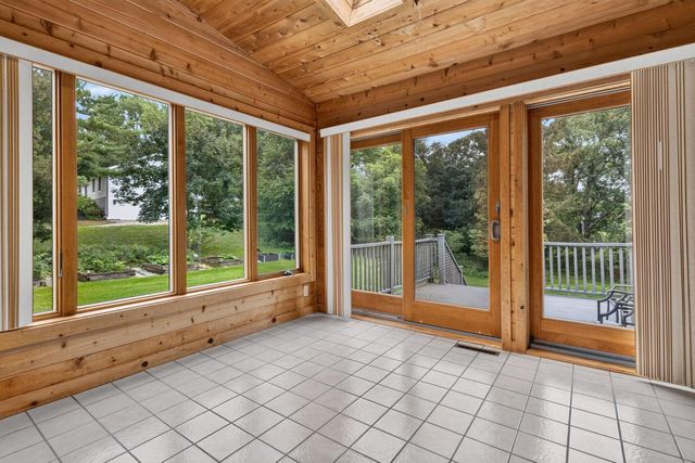 N71W27107 Meadow Wood LANE, Lisbon, WI 53089