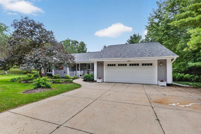N71W27107 Meadow Wood LANE, Lisbon, WI 53089