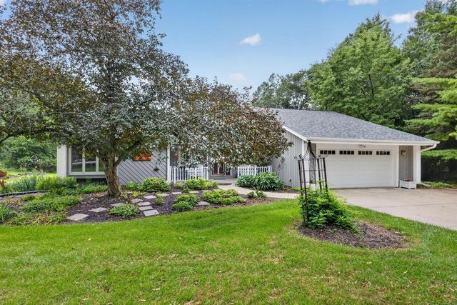 N71W27107 Meadow Wood LANE, Lisbon, WI 53089