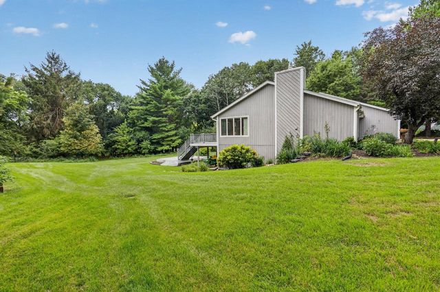 N71W27107 Meadow Wood LANE, Lisbon, WI 53089