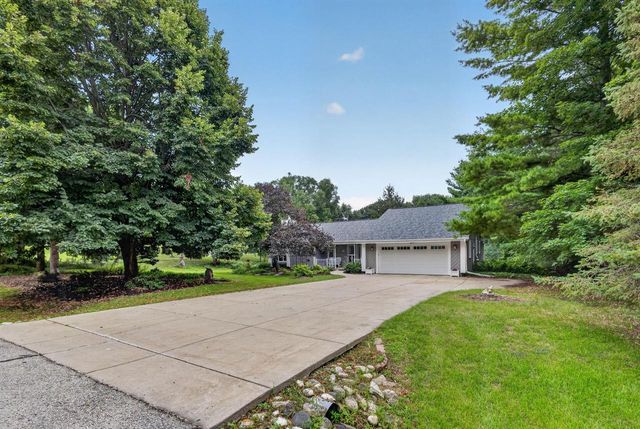 N71W27107 Meadow Wood LANE, Lisbon, WI 53089