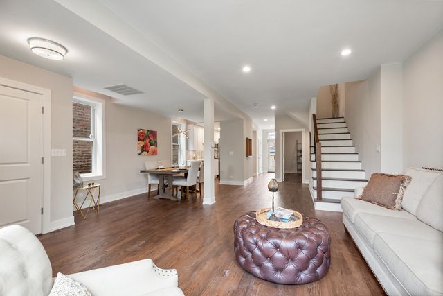 3540 W Evergreen Avenue, Chicago, IL 60651