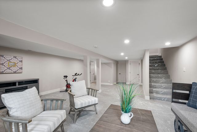 3540 W Evergreen Avenue, Chicago, IL 60651