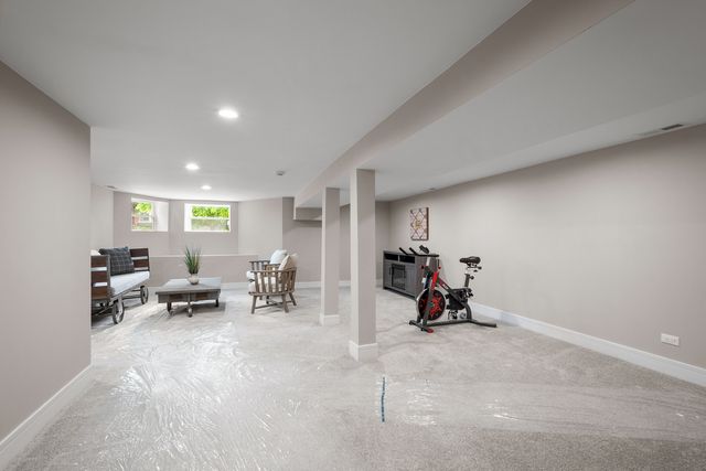 3540 W Evergreen Avenue, Chicago, IL 60651