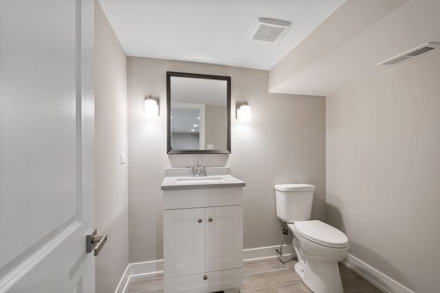 3540 W Evergreen Avenue, Chicago, IL 60651