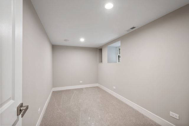 3540 W Evergreen Avenue, Chicago, IL 60651