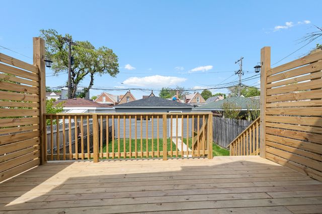 3540 W Evergreen Avenue, Chicago, IL 60651