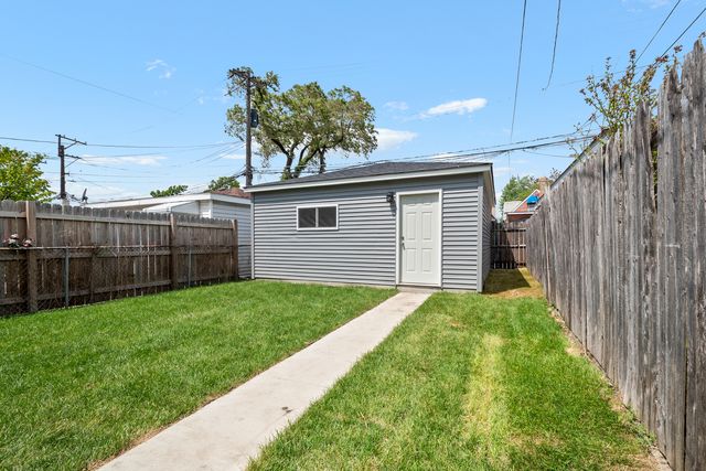 3540 W Evergreen Avenue, Chicago, IL 60651