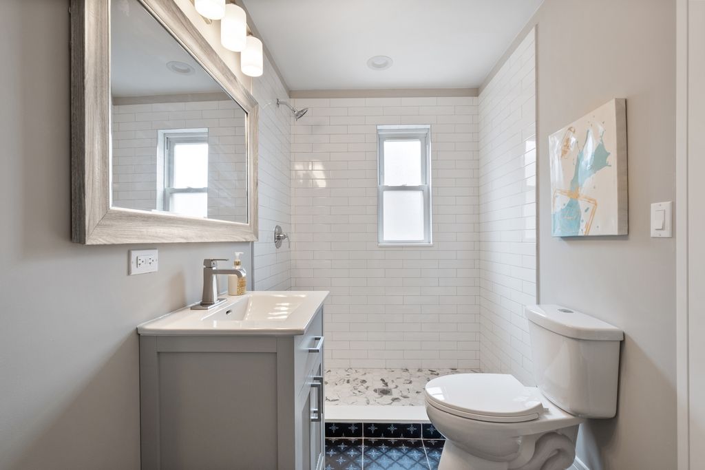Image 17 of property listing at 3540 W Evergreen Avenue, Chicago, IL 60651