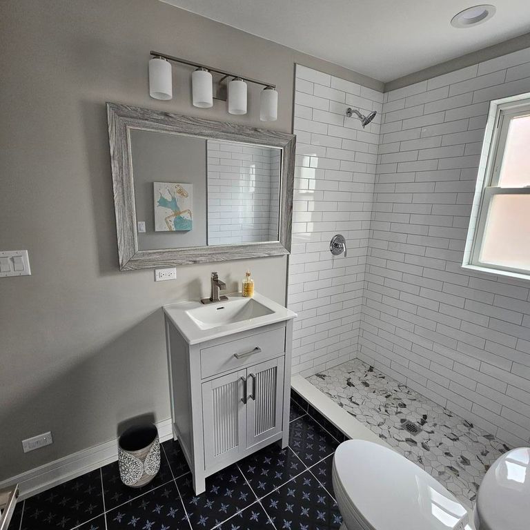 Image 19 of property listing at 3540 W Evergreen Avenue, Chicago, IL 60651