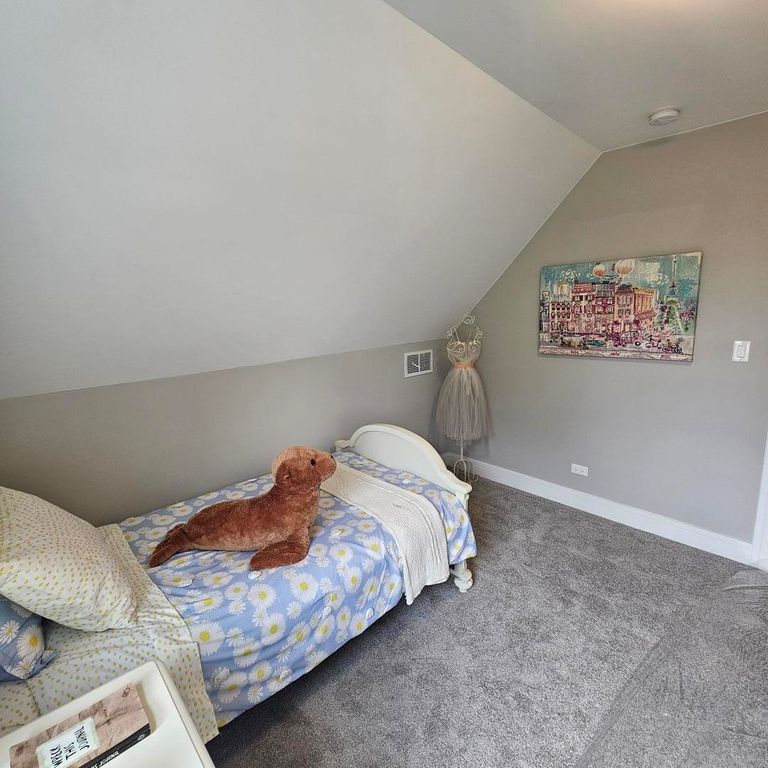 Image 21 of property listing at 3540 W Evergreen Avenue, Chicago, IL 60651