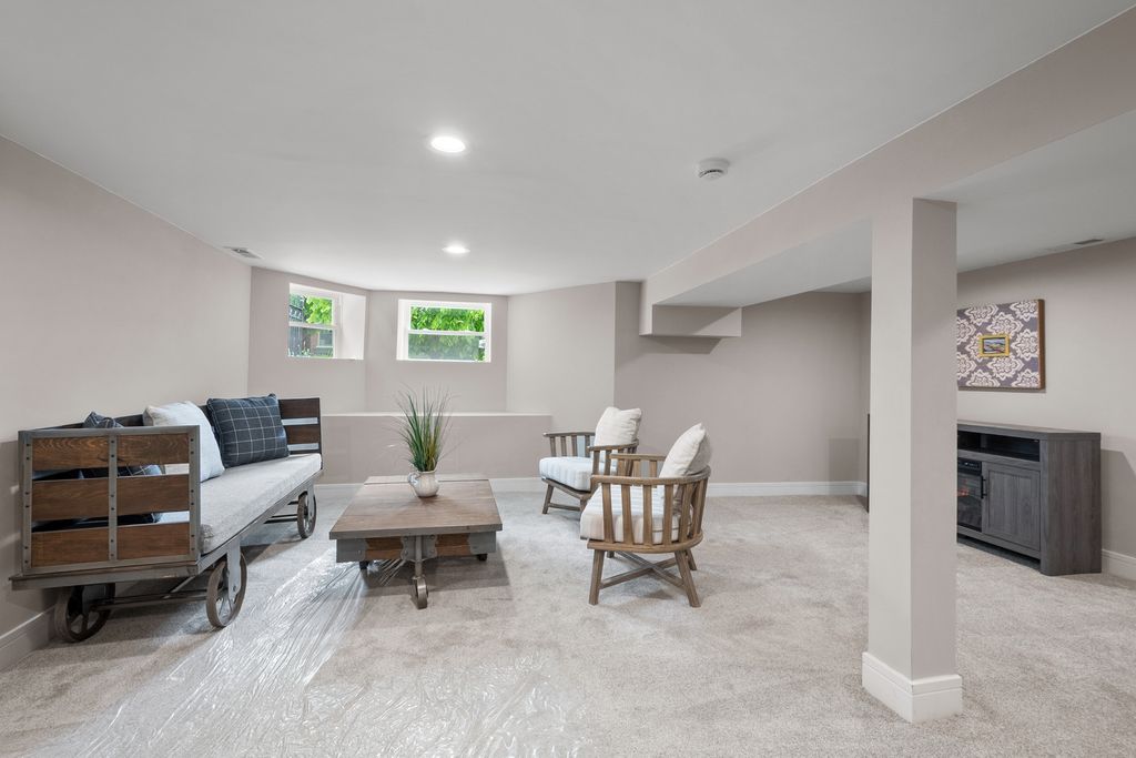 Image 25 of property listing at 3540 W Evergreen Avenue, Chicago, IL 60651