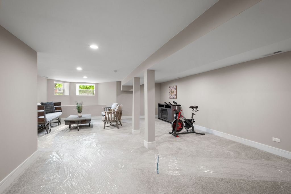 Image 26 of property listing at 3540 W Evergreen Avenue, Chicago, IL 60651
