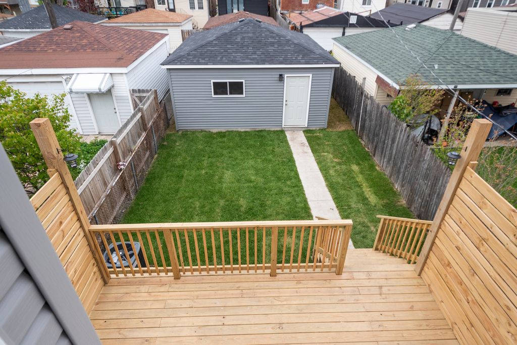 Image 29 of property listing at 3540 W Evergreen Avenue, Chicago, IL 60651