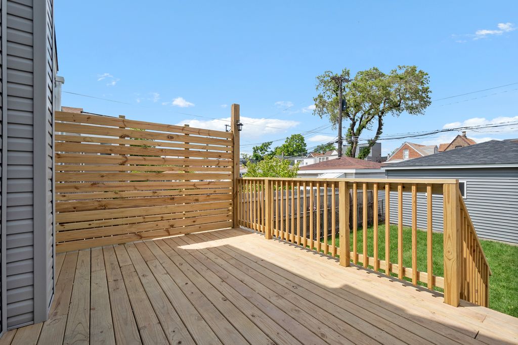 Image 30 of property listing at 3540 W Evergreen Avenue, Chicago, IL 60651