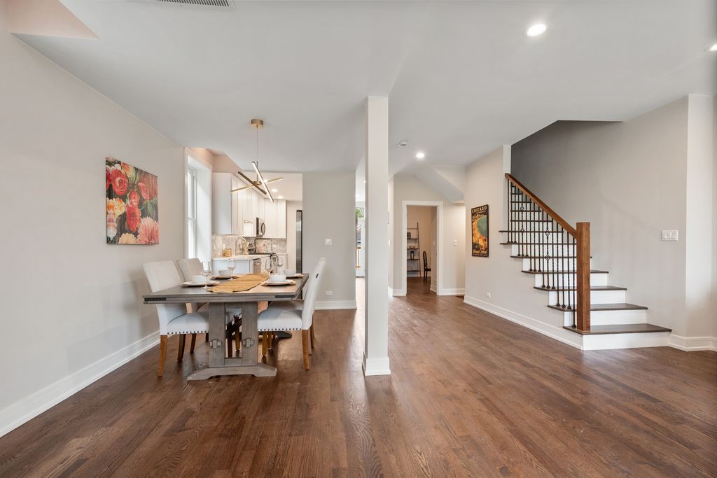 Image 5 of property listing at 3540 W Evergreen Avenue, Chicago, IL 60651