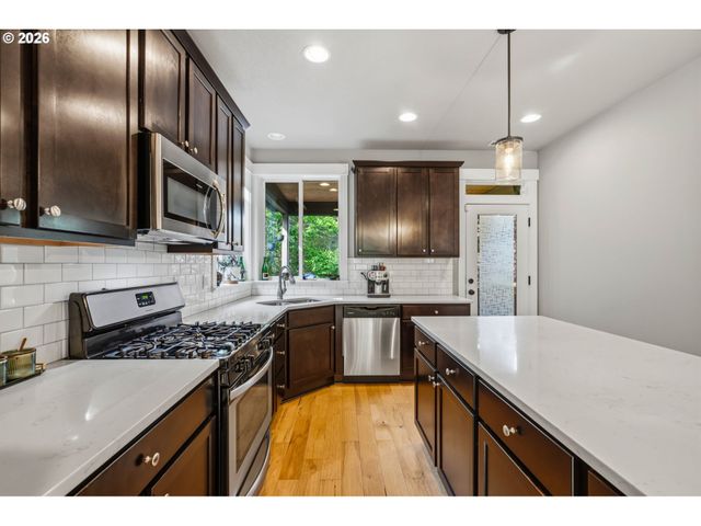 9146 N EDISON St, Portland, OR 97203