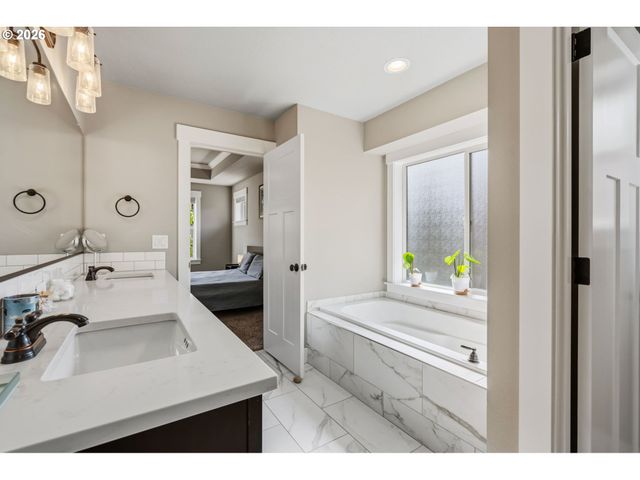 9146 N EDISON St, Portland, OR 97203