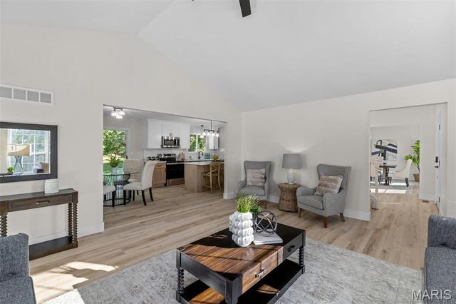 7264 Crystal Lake Court, St Louis, MO 63129