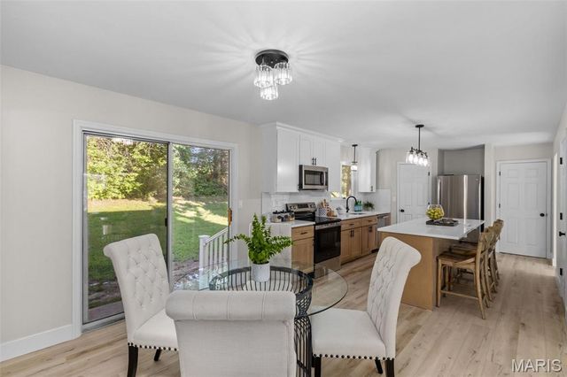 7264 Crystal Lake Court, St Louis, MO 63129