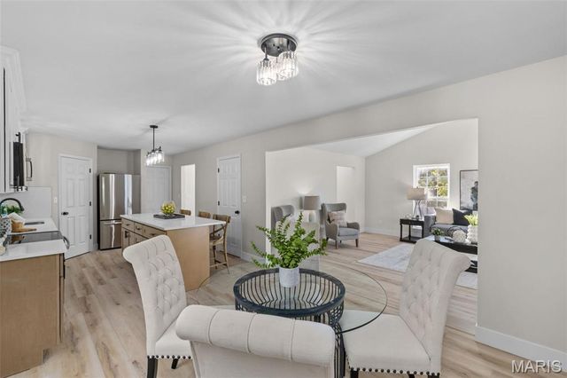 7264 Crystal Lake Court, St Louis, MO 63129