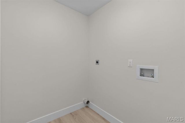 7264 Crystal Lake Court, St Louis, MO 63129
