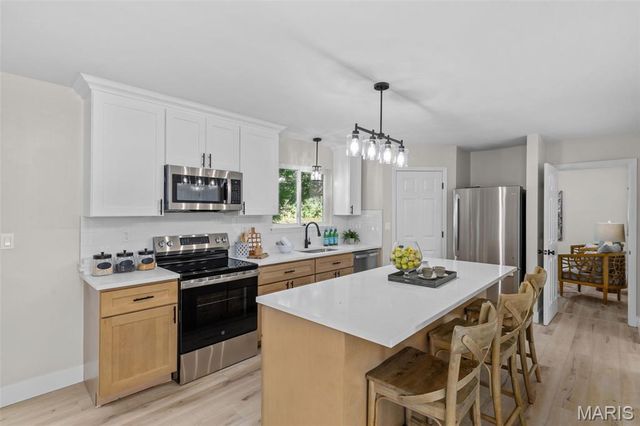 7264 Crystal Lake Court, St Louis, MO 63129