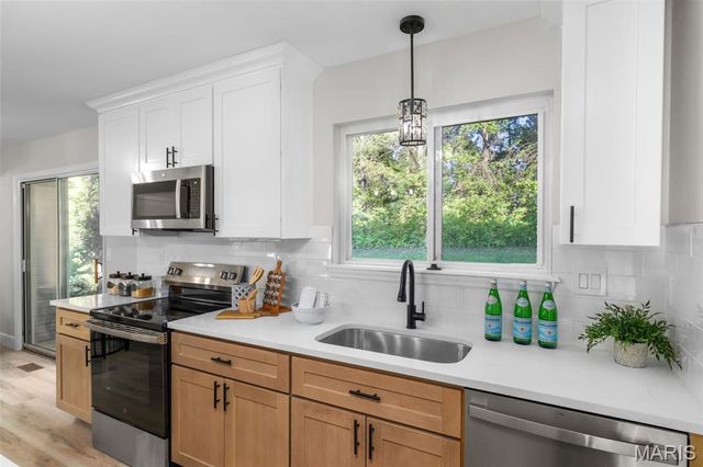 7264 Crystal Lake Court, St Louis, MO 63129