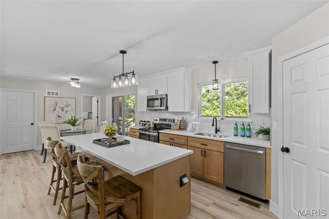 7264 Crystal Lake Court, St Louis, MO 63129