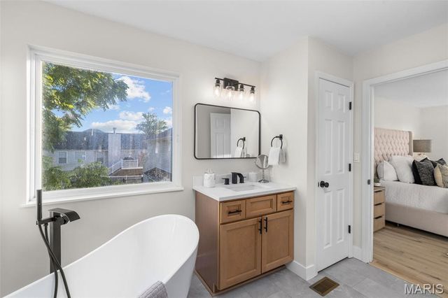 7264 Crystal Lake Court, St Louis, MO 63129