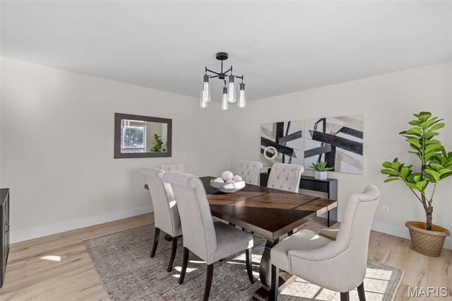 7264 Crystal Lake Court, St Louis, MO 63129